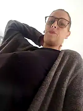 Mila Luciphya online show from November 18, 2025, 12:09 pm