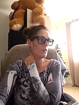 Mila Luciphya online show from December 5, 2025, 2:14 pm