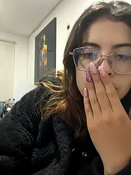 Isabela Colins online show from September 20, 2025, 11:55 am