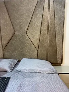 Isabela Colins online show from November 4, 2025, 12:26 pm