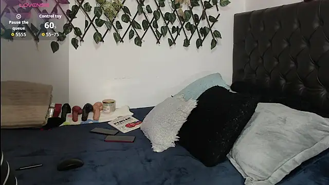 valeria benett online show from November 14, 2025, 7:12 pm