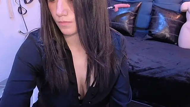 elowen halley1 online show from October 17, 2025, 8:00 pm