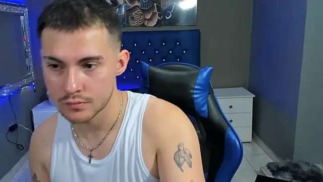 BrunoWalkerr online show from September 12, 2025, 1:44 pm