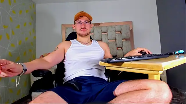 BrunoWalkerr online show from October 7, 2025, 12:57 pm