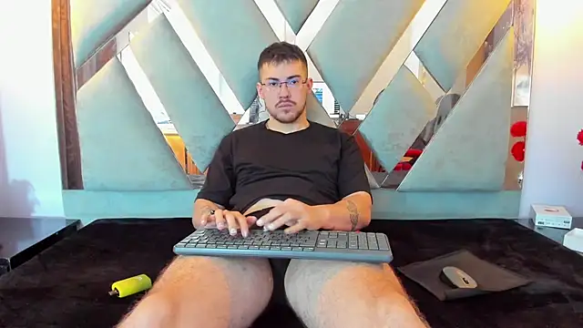 BrunoWalkerr online show from November 8, 2025, 12:16 pm