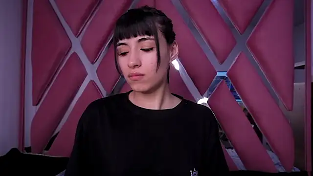 Alynn Bri  online show from April 10, 2026, 12:16 am
