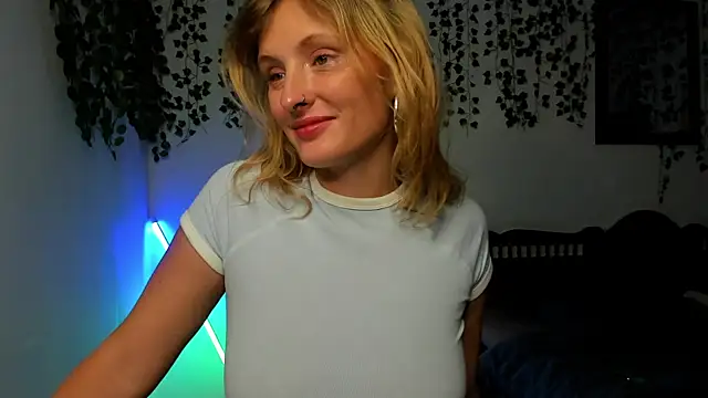 Ariana Spring online show from October 26, 2025, 3:40 pm