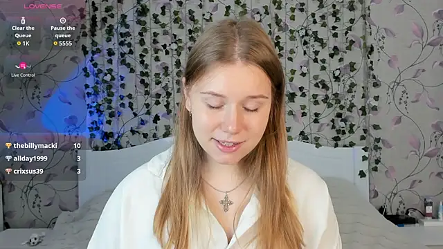  influensii  online show from November 4, 2025, 5:39 am