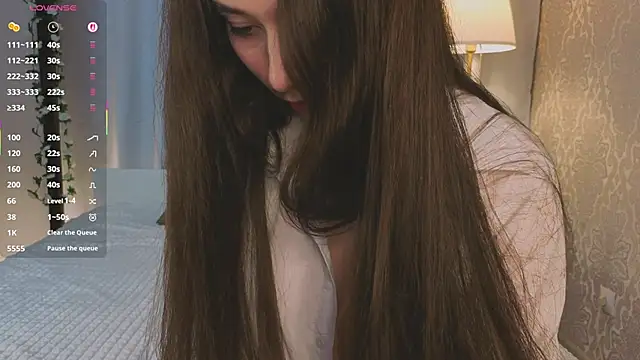 Trinity Bunny online show from November 28, 2025, 1:03 pm