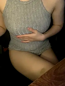 23Suri online show from September 18, 2025, 3:03 pm