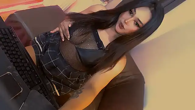 Lilly-lou online show from November 20, 2025, 5:07 am