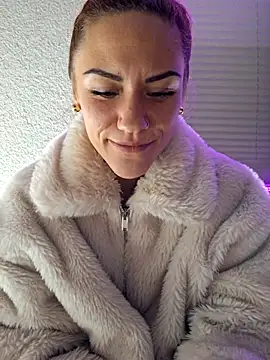 SlimBellaa online show from November 25, 2025, 3:34 pm