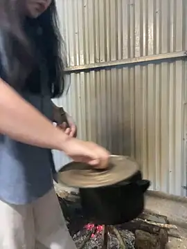 Snapshot of Julia-Elsa chatting on November 5, 2025, 11:32 am Julia-Elsa online show from November 5, 2025, 11:32 am