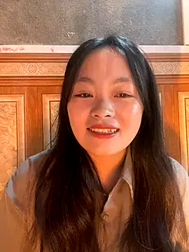 Snapshot of Julia-Elsa chatting on November 8, 2025, 7:19 am Julia-Elsa online show from November 8, 2025, 7:19 am