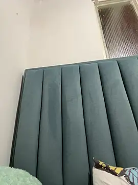 LiaCollings online show from April 5, 2026, 12:57 pm