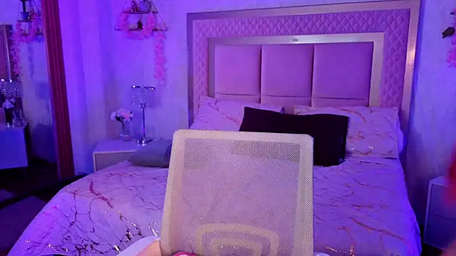 AlanaOdison online show from November 12, 2025, 9:03 pm