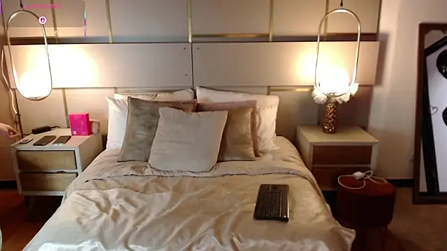 Lina Montclair online show from October 25, 2025, 7:30 pm