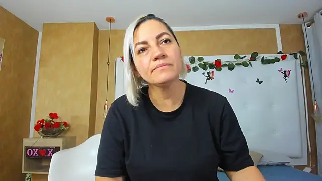 Heidy milf online show from February 22, 2026, 4:05 pm