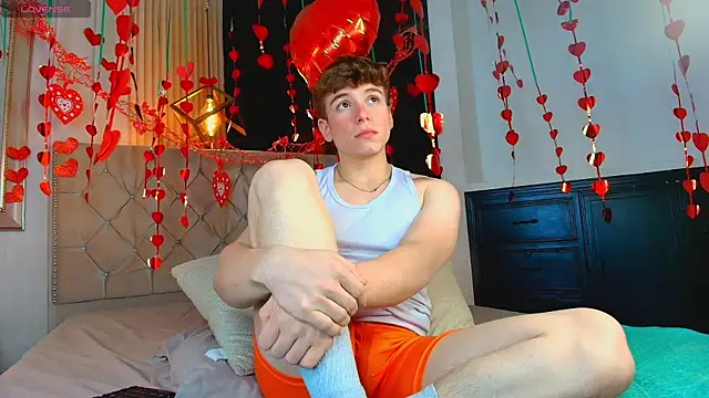 Snapshot of TaylerWhite chatting on September 15, 2025, 12:38 pm TaylerWhite online show from September 15, 2025, 12:38 pm