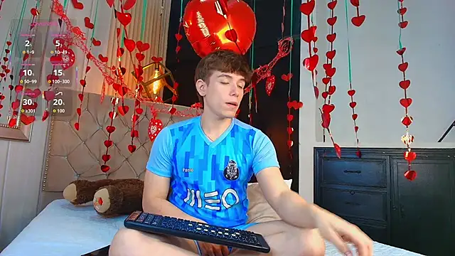 Snapshot of TaylerWhite chatting on September 22, 2025, 12:51 pm TaylerWhite online show from September 22, 2025, 12:51 pm