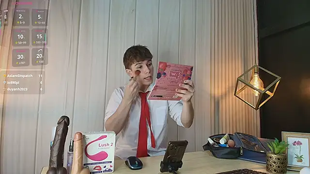 Snapshot of TaylerWhite chatting on October 6, 2025, 12:46 pm TaylerWhite online show from October 6, 2025, 12:46 pm