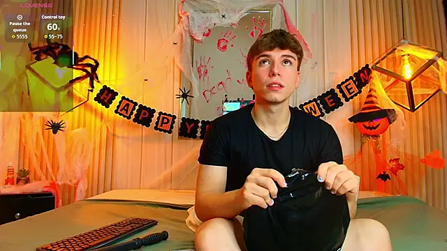 Snapshot of TaylerWhite chatting on October 25, 2025, 12:45 pm TaylerWhite online show from October 25, 2025, 12:45 pm