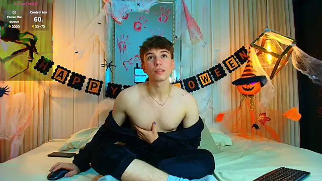 Snapshot of TaylerWhite chatting on October 26, 2025, 1:06 pm TaylerWhite online show from October 26, 2025, 1:06 pm