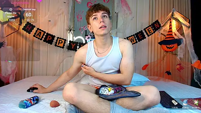 Snapshot of TaylerWhite chatting on October 30, 2025, 12:39 pm TaylerWhite online show from October 30, 2025, 12:39 pm