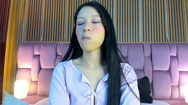 Sophie Calloway online show from November 25, 2025, 2:17 pm