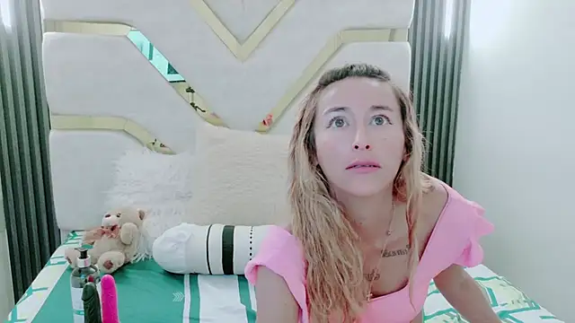 Snapshot of charlotte_phaeton chatting on November 5, 2025, 1:05 am charlotte phaeton online show from November 5, 2025, 1:05 am