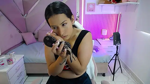 Mia garcia28 online show from September 29, 2025, 7:40 pm