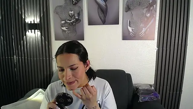 Mia garcia28 online show from October 2, 2025, 8:05 pm