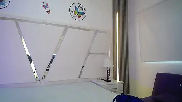 Mia garcia28 online show from November 8, 2025, 7:45 pm