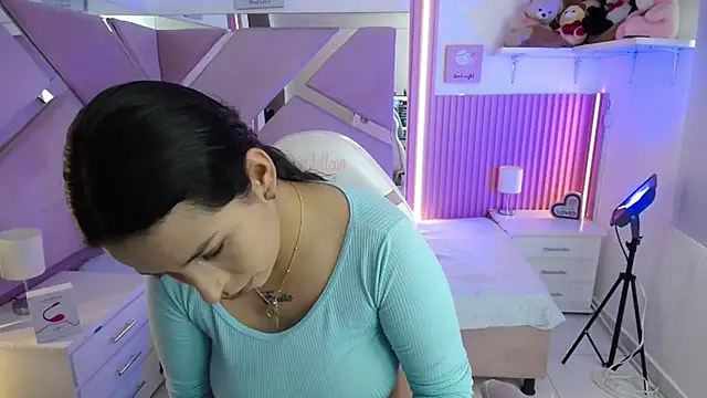 Mia garcia28 online show from November 22, 2025, 7:46 pm