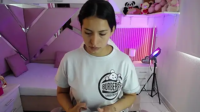 Mia garcia28 online show from March 10, 2026, 2:22 pm