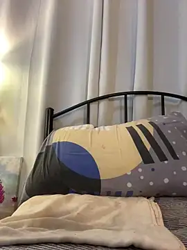 RomanticPearlTS online show from November 8, 2025, 1:00 pm