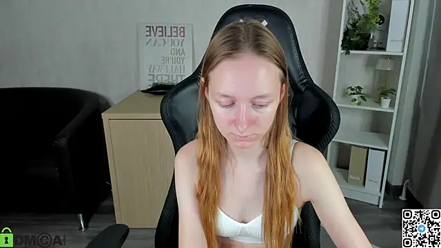 Mia E1fie online show from December 3, 2025, 9:18 am