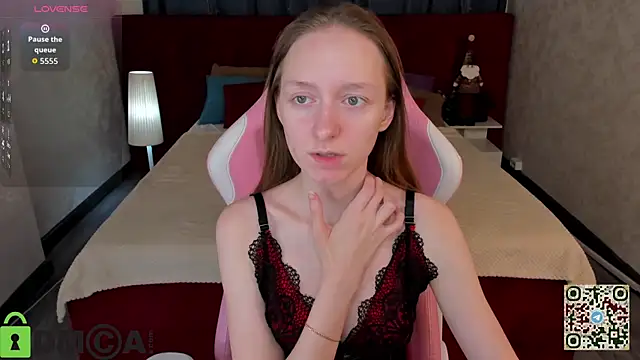 Mia E1fie online show from December 18, 2025, 11:22 pm