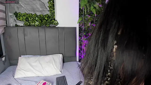 vela-kimm online show from October 6, 2025, 8:17 pm