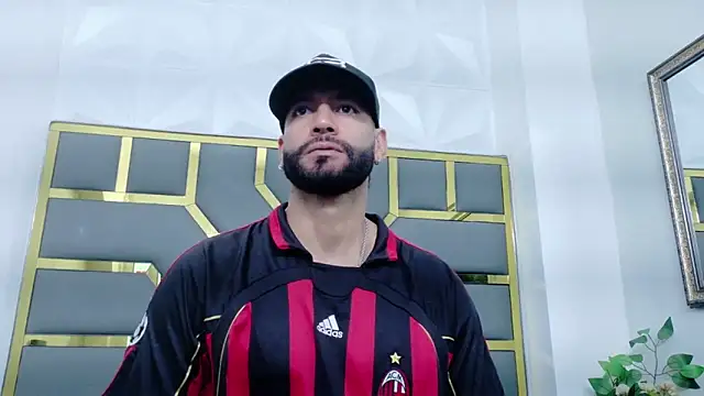 Snapshot of yorbymaxx chatting on December 17, 2025, 2:12 pm yorbymaxx online show from December 17, 2025, 2:12 pm