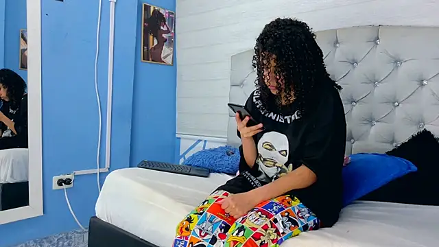 Emily J18 online show from September 12, 2025, 5:02 pm