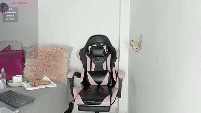 mari-ross online show from April 12, 2026, 2:05 am