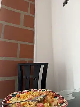 julieta rosee online show from April 12, 2026, 9:20 pm