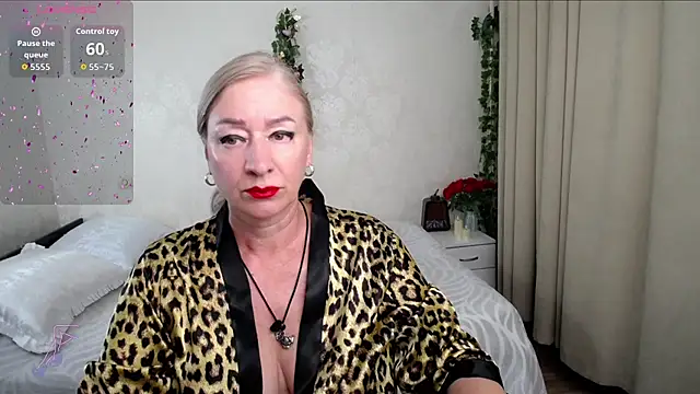 hunters woman online show from July 9, 2026, 3:27 pm