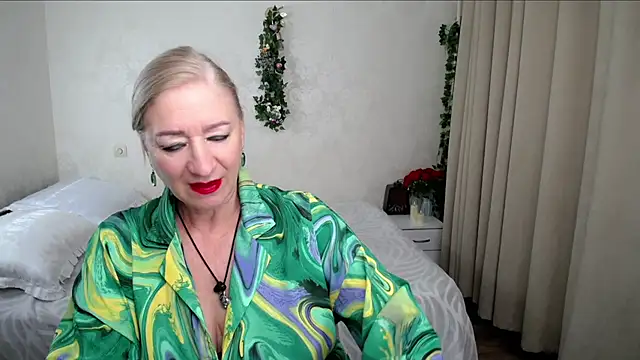hunters woman online show from July 17, 2026, 3:13 am