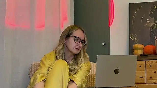 Snapshot of KiraxFate chatting on November 13, 2025, 6:51 pm KiraxFate online show from November 13, 2025, 6:51 pm