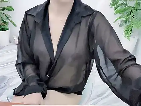 Snapshot of Lyly-2k5 chatting on October 5, 2025, 2:04 pm Lyly-2k5 online show from October 5, 2025, 2:04 pm