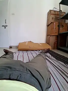 Snapshot of RAYI_Queen_3 chatting on October 1, 2025, 9:15 am RAYI Queen 3 online show from October 1, 2025, 9:15 am