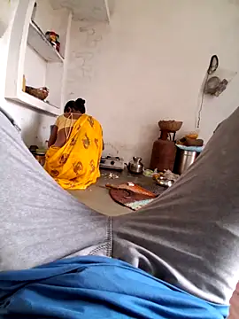 Snapshot of RAYI_Queen_3 chatting on October 26, 2025, 3:34 am RAYI Queen 3 online show from October 26, 2025, 3:34 am