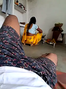 Snapshot of RAYI_Queen_3 chatting on October 28, 2025, 3:10 am RAYI Queen 3 online show from October 28, 2025, 3:10 am